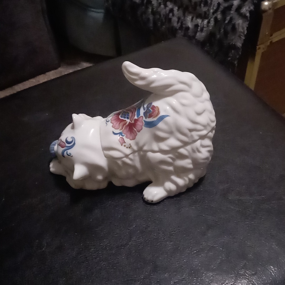 Kitty candle